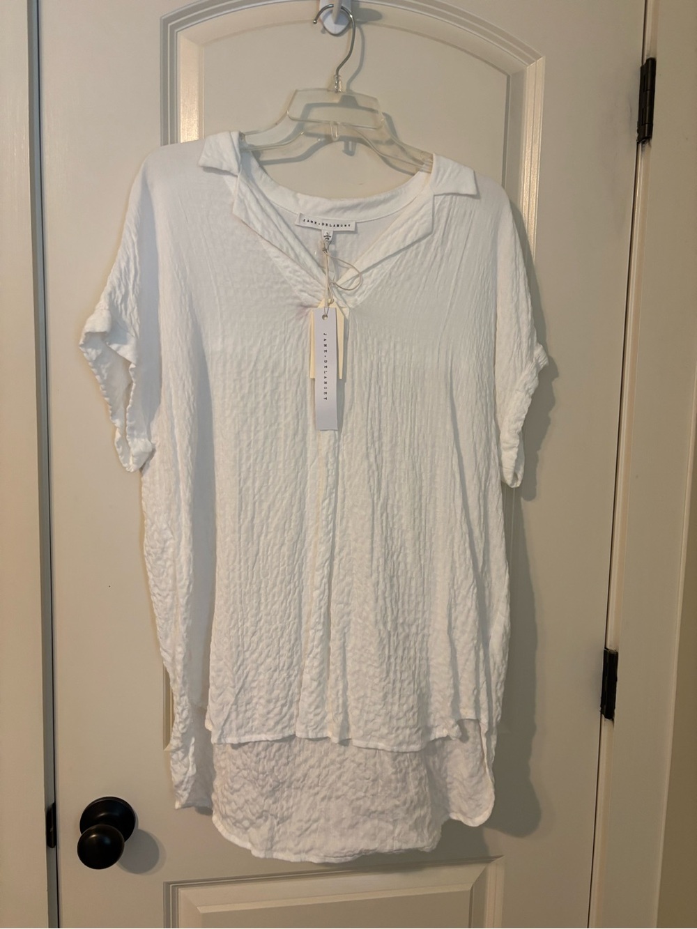 Jane and Delancey White Crinkle V-Neck Short Sleeve Tunic Roll Sleeve